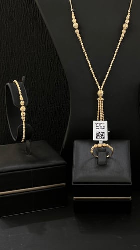 طقم ذهب صافي عيار 21 بالتصميم الراقي والفخم