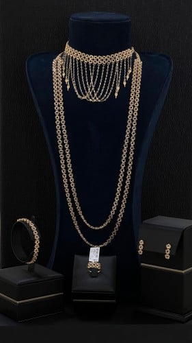 طقم ذهب عيار 21 كبير وفخم بتصميم خليجي جذاب ومميز...