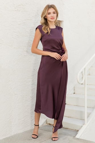 فستان بقصة أنيقة