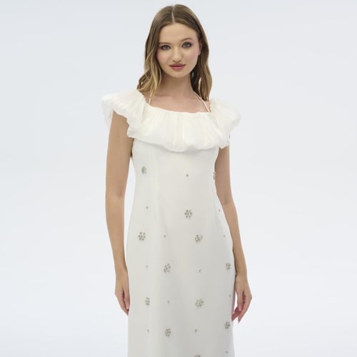 فستان أبيض أنيق