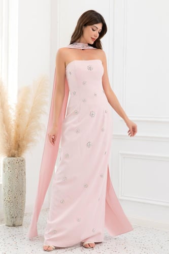 فستان مع شال على الرقبة مزين بكرستال