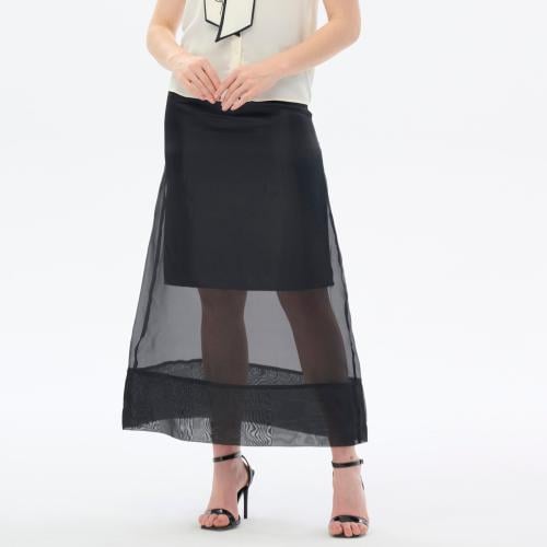 تنورة سوداء