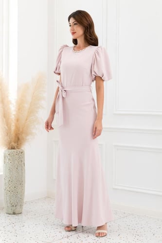 فستان مزين بكرستال