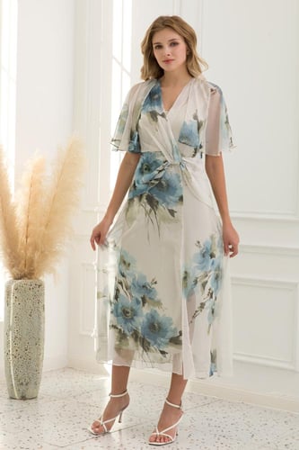 فستان بقصة مميزة