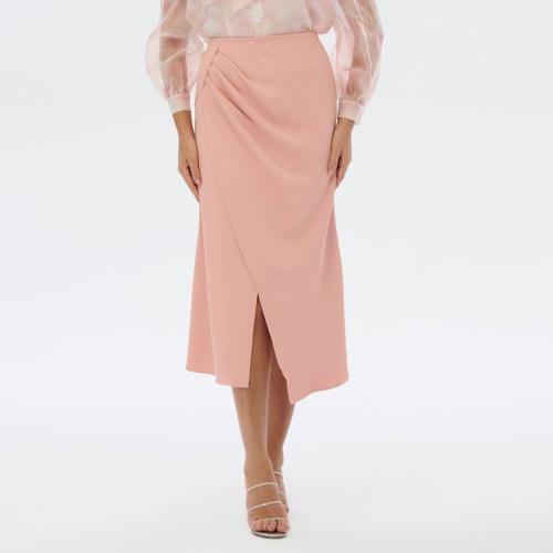 تنورة بقصة مختلفة