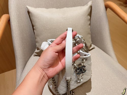 شنطة شانيل دلو