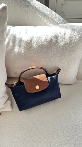 حقيبة كلاسيكية مصغرة من لونجشامب باللون الكحلي