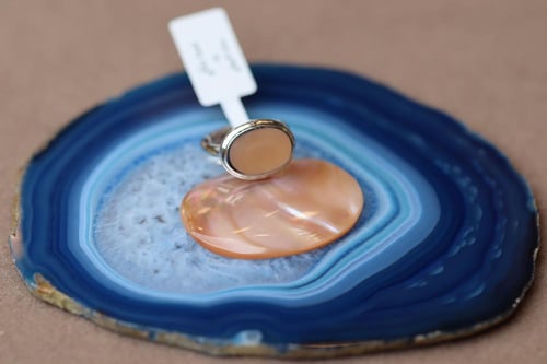 خاتم ملكي G1 صدف أفريقي لحمي