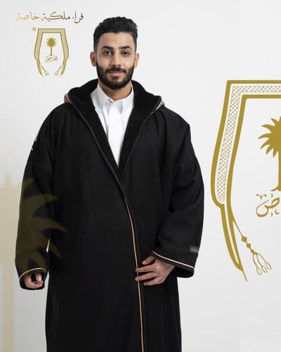 فروة برق الخاصة أسود