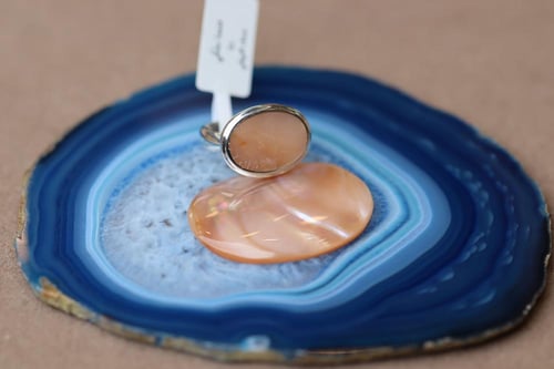 خاتم ملكي G1 صدف أفريقي لحمي