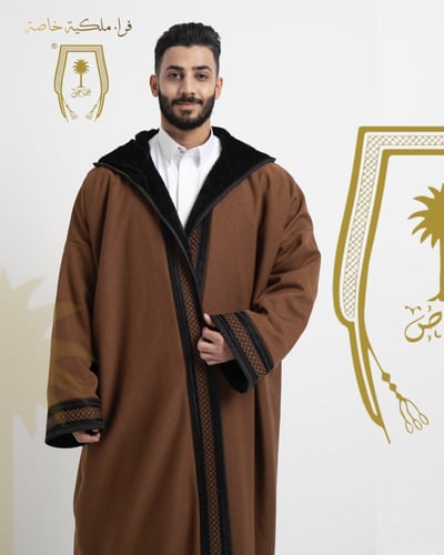 فروة المشلح الخاصة أشقر وأسود