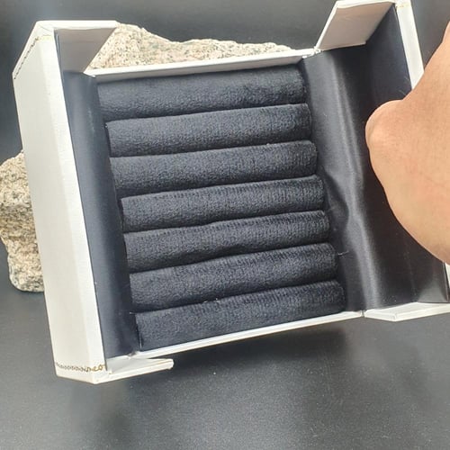 صندوق خواتم جلد ملبس قطيفه من الداخل لون ابيض