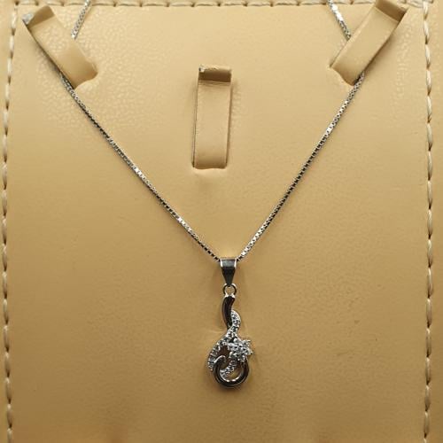 تعليقة وردة تصميم انيق مع سلسلة فضة عيار 925