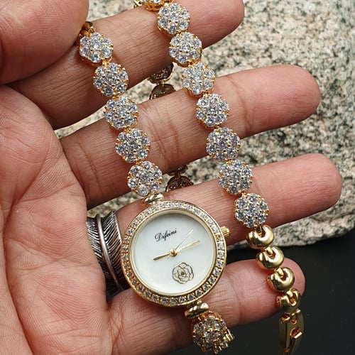 ساعه اسواره يد شكل داىري مرصعه بالزركون السويسري ا...