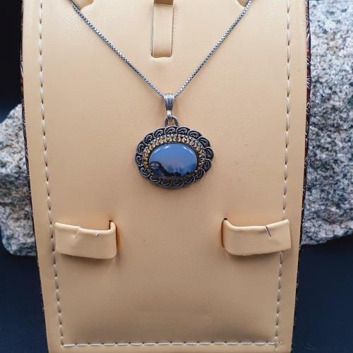 حجر عقيق يماني مصور برواز مذهب