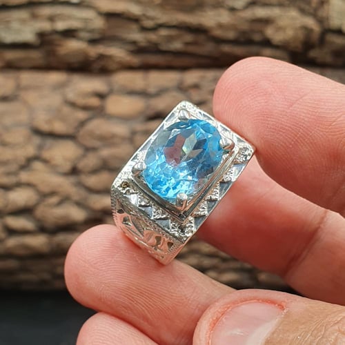 خاتم توباز لندني بيضاوي مطعم بالالماس عدد 4 حبات م...