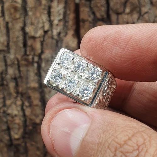 خاتم موزنايت ابيض موديل مربع لكس الشريف