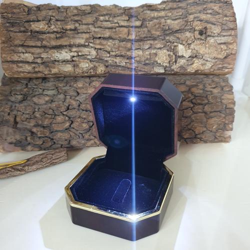 علبه خاتم مضيئه فخمه