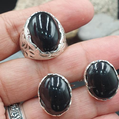 خاتم مع كبك عقيق يماني اسود غامق موديل حجازي