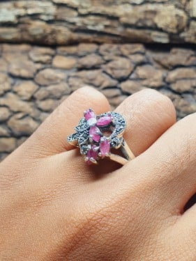 حجر الياقوت الافريقي الورده الجوري