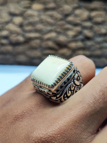 حجر العاج المربع بصياغه برتاش غلام