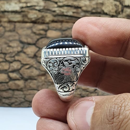 خاتم عقيق شفه افريقي مربع صياغه الصقر الجارح ابداع...