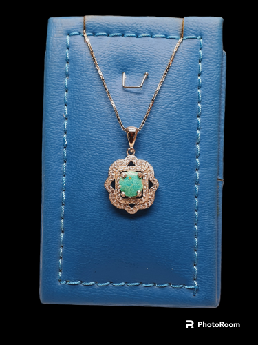 تعليقه حجر الفيروز الطبيعي مرصع بالزركون السويسري...