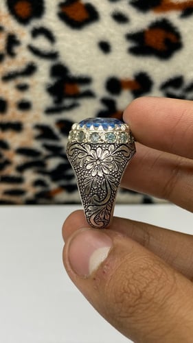 حجر التوباز المرصع بالموزنايت برتاش يدوي فخامه