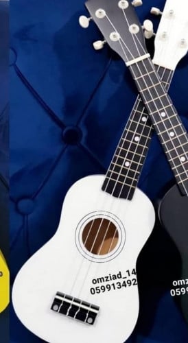 قيتار باللون الابيض