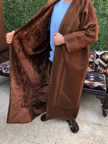 فروة رجالية لون بني فخمة