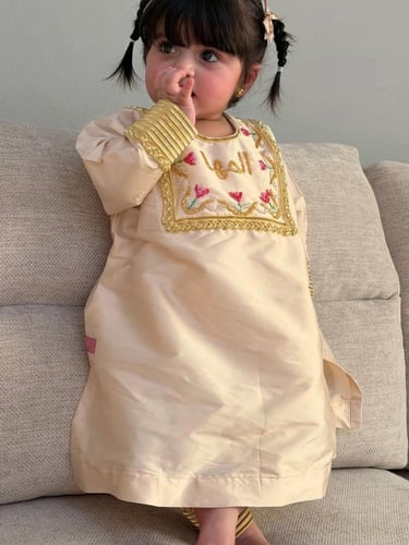 جلابيه بناتي بشكل أنيق