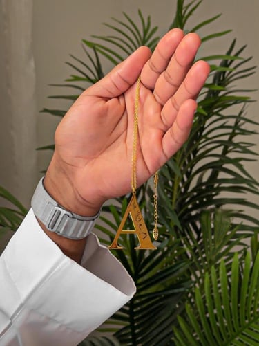 تعليقة سيارة بالحرف والاسم