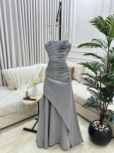 فستان سهرة توب بكسرات جوانب لون رمادي