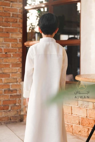 ثوب الينن مطرز بالاسم