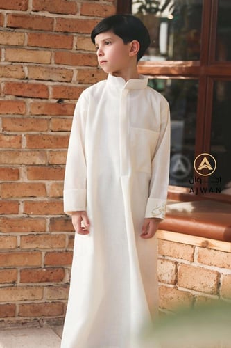 ثوب الينن مطرز بالاسم