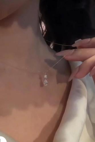 قلادة ناعمه وأنيقة