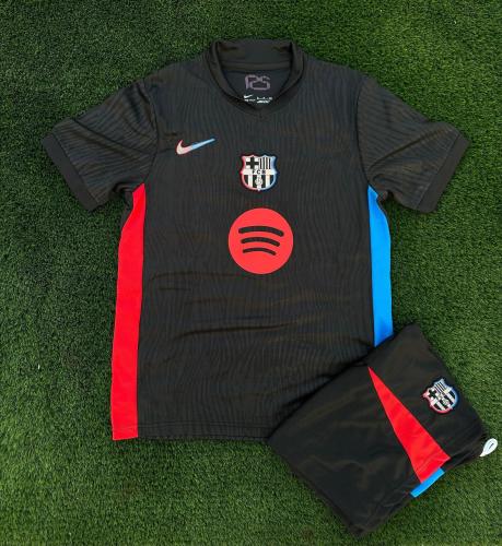 طقم برشلونة الاسود 2024 2025