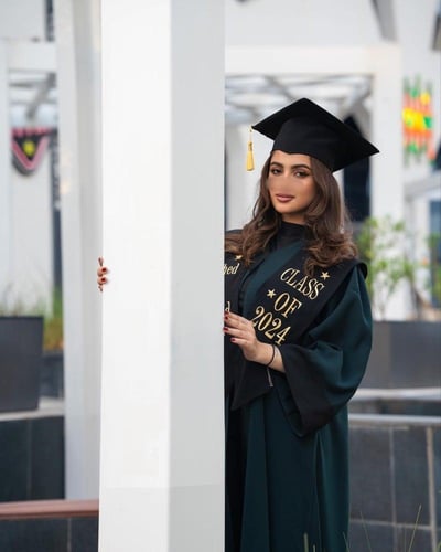 عباية تخرج 2024 تطريز الاسم حسب الطلب