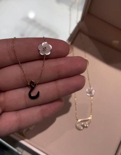 سلسال حرف مع ورده أنيقه