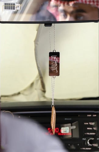 تعليقة سيارة عود