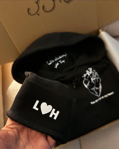 هودي ليحتضنك دائما بدلاً عني