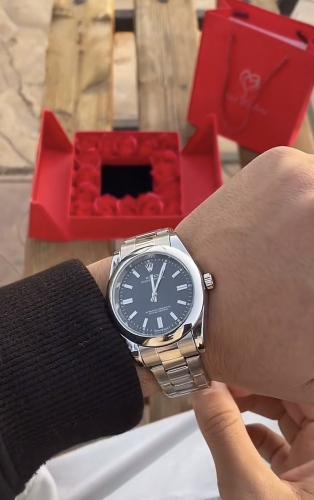 ساعة مخصّصة بالصورة والتاريخ