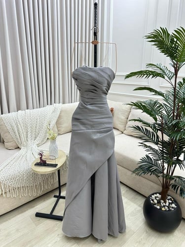 فستان سهرة توب بكسرات جوانب لون رمادي