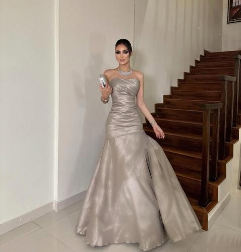 فستان سهرة توب بكسرات جوانب لون رمادي