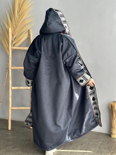 فروة نسائية بنقش سدو