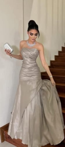 فستان سهرة توب بكسرات جوانب لون رمادي