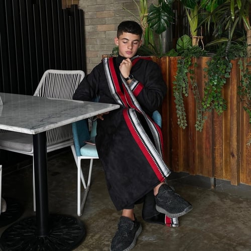 فرو اسود واحمر مطرز