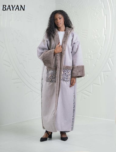 فروة الاناكوندا رصاصي