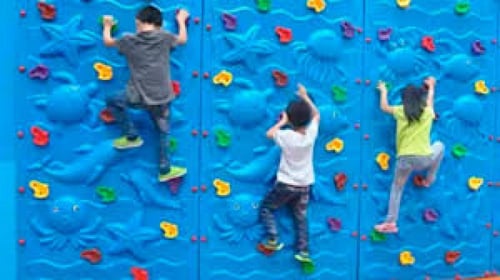 جدار التسلق المرح للأطفال – 230×115 سم