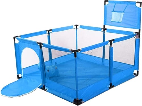 حاجز اطفال وسط مع كرة سلة